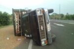 Vuelca camioneta en la carretera Apatzingán-Cuatro Caminos: hay lesionados