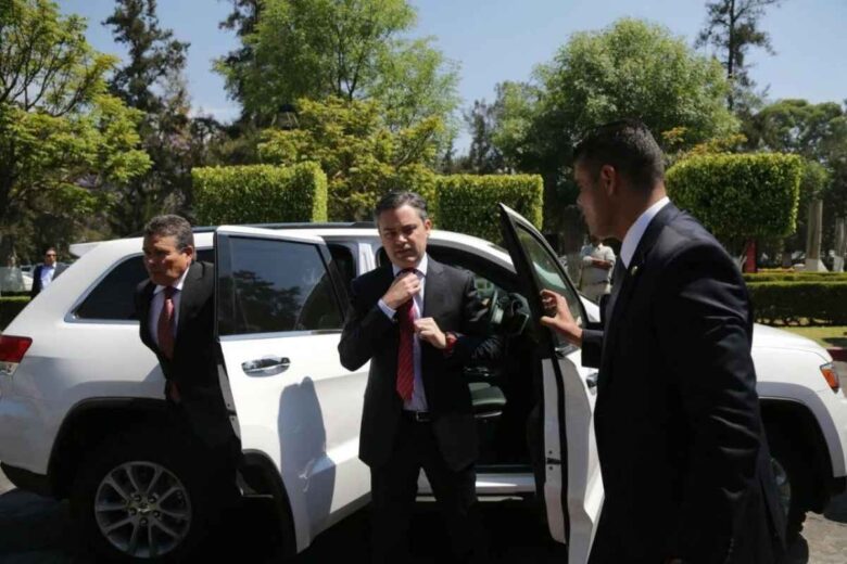 La visita de Aurelio Nuño a Morelia desata protestas de la CNTE por la reforma educativa y operativo de seguridad; mientras, el SNTE muestra respaldo en evento sobre educación con equidad
