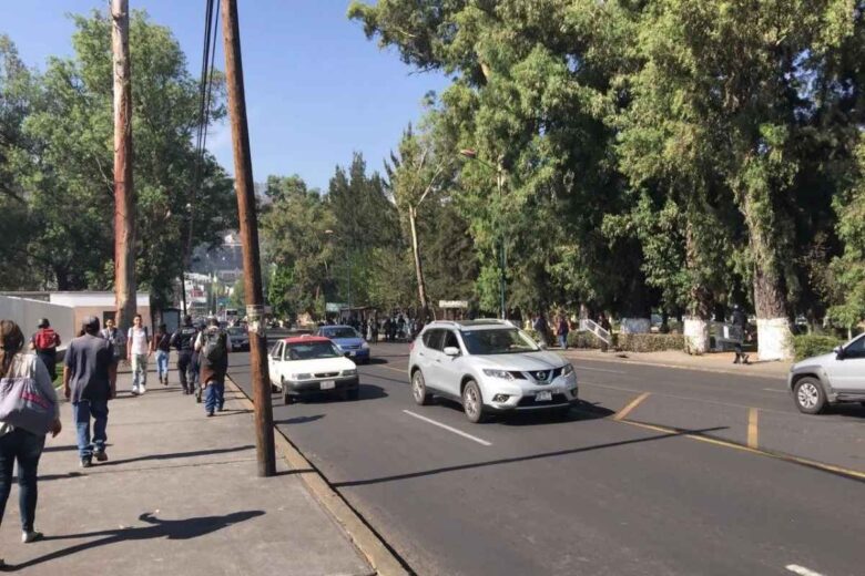 Maestros de la CNTE protagonizan boicot en el centro de convenciones de Morelia durante la visita de Aurelio Nuño Mayer, exigiendo frenar la reforma educativa y evaluación docente