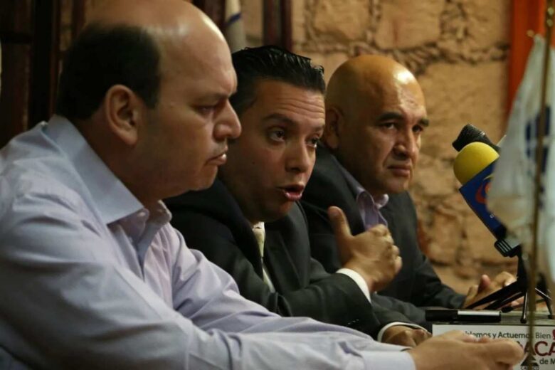 El vicepresidente de la Canaco en Michoacán, Luis Navarro García, exige se aplique la ley para todos en Michoacán, pide acción firme contra la violencia de normalistas y respaldo del secretario Aurelio Nuño