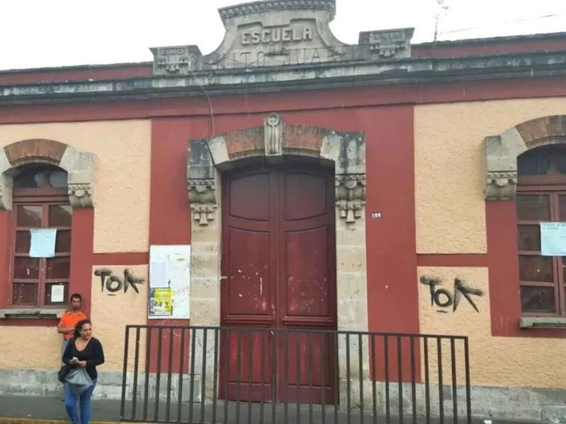 Una madre denuncia corrupción, violencia y acoso en la escuela Benito Juárez de Morelia, donde su hija sufrió hostigamiento escolar sin respuesta de las autoridades