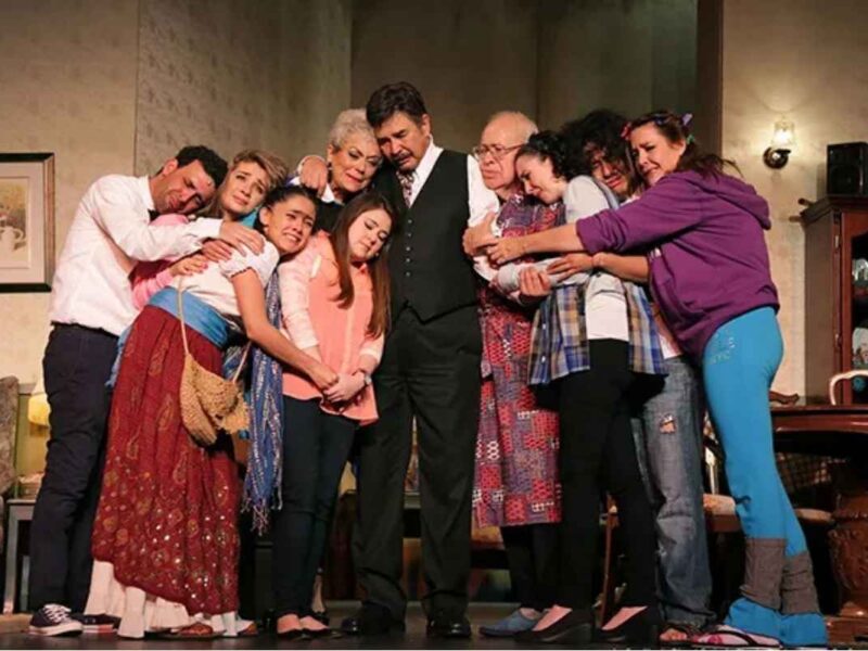 La exitosa comedia teatral La Familia de Diez, dirigida por Jorge Ortiz de Pinedo, vuelve a Morelia el 28 de mayo en el teatro José María Morelos, con divertidas funciones y entrada con descuento