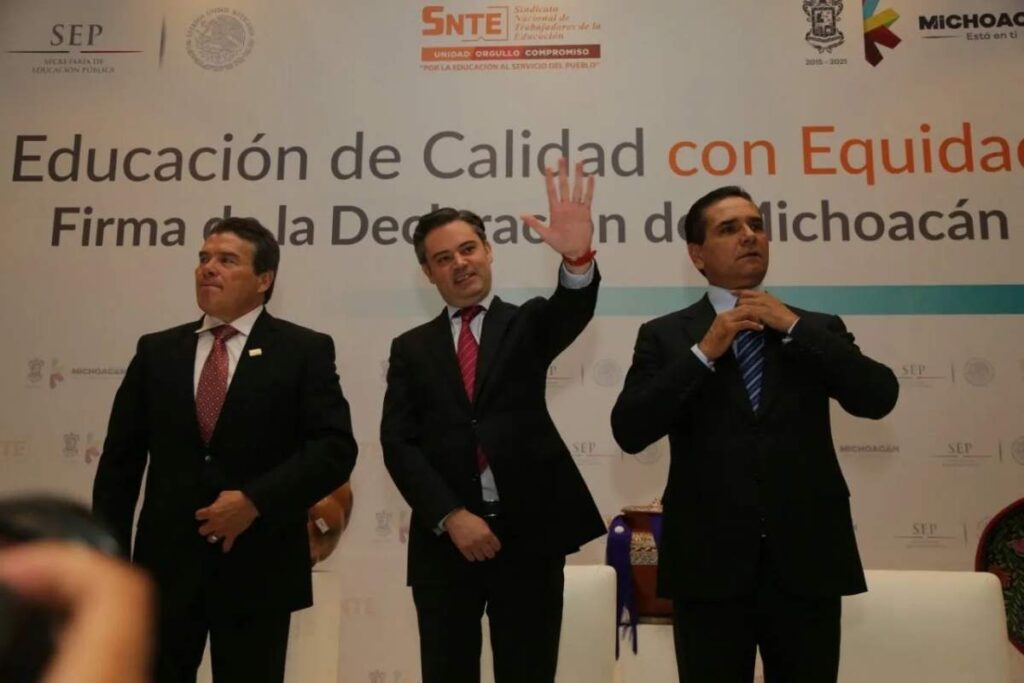 El titular de la SEP, Aurelio Nuño Meyer, advierte que no permitirá acciones violentas de la CNTE Michoacán y respalda la reforma educativa, ley y profesionalización docente 3