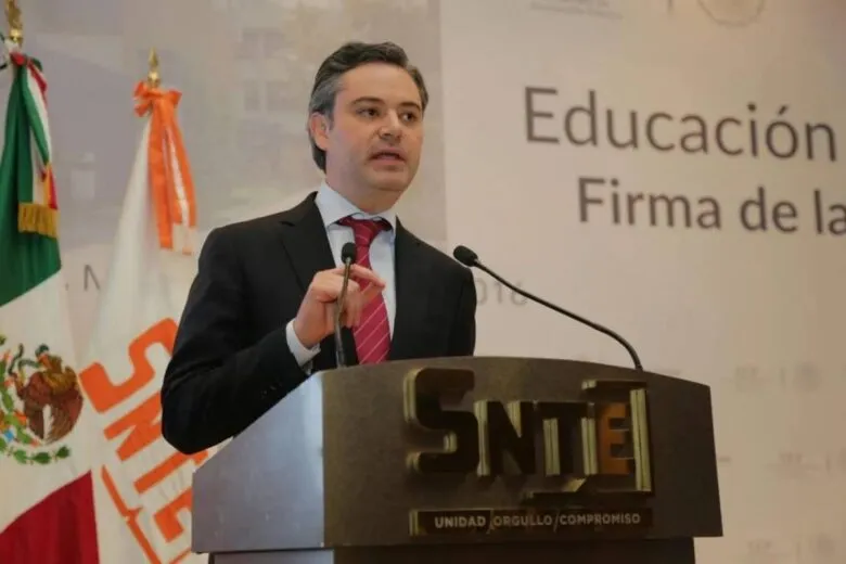El titular de la SEP, Aurelio Nuño Meyer, advierte que no permitirá acciones violentas de la CNTE Michoacán y respalda la reforma educativa, ley y profesionalización docente 1