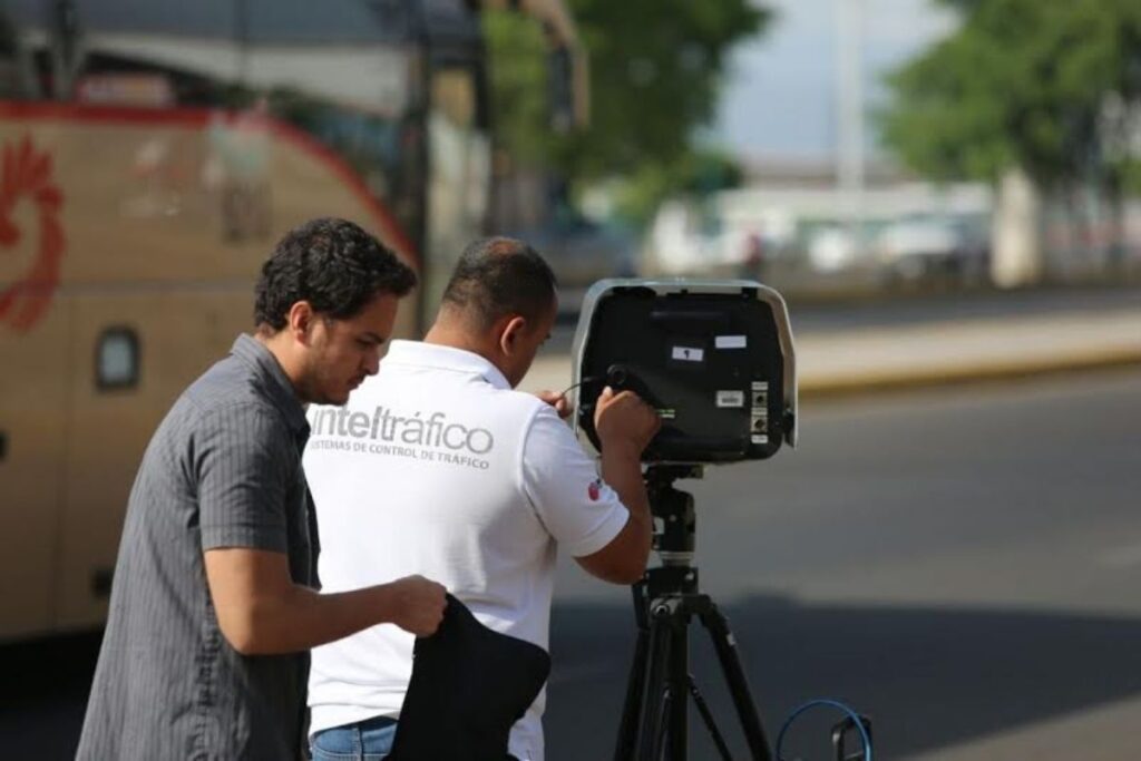 A pesar del rechazo ciudadano, el ayuntamiento de Morelia inició pruebas de fotomultas en vías principales para disminuir accidentes y controlar el exceso de velocidad 1