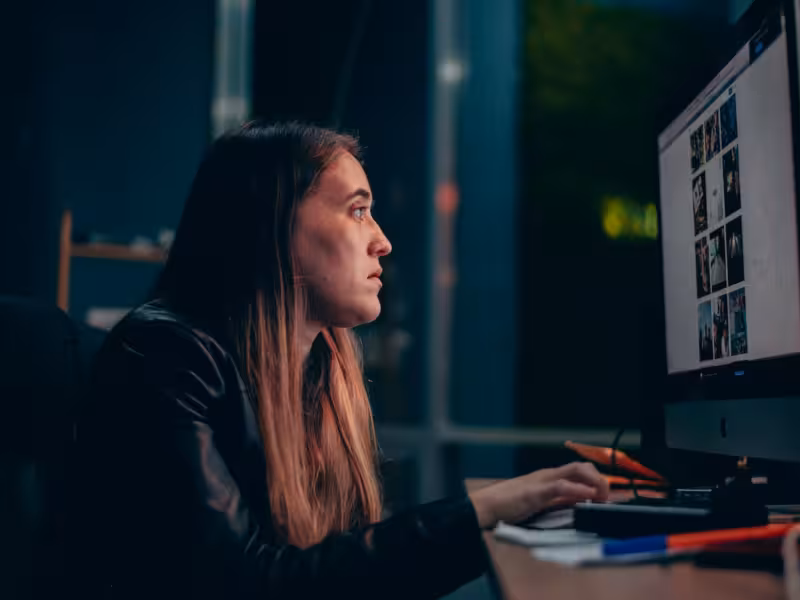 Estudio revela que el trabajo nocturno impacta más a la mujer