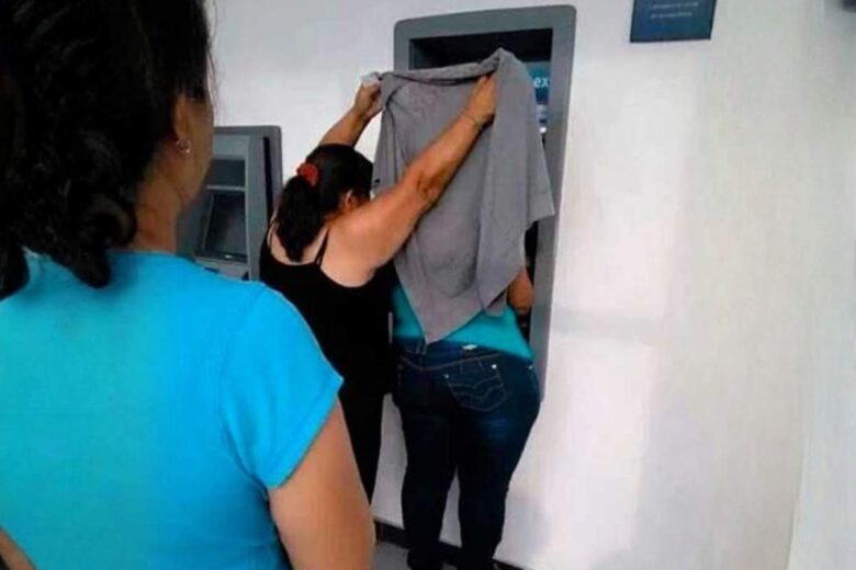 Los memes de Lady Cajero arrasan en redes sociales después de que su reacción frente a un cajero automático se hiciera viral; los usuarios no dejaron pasar el momento