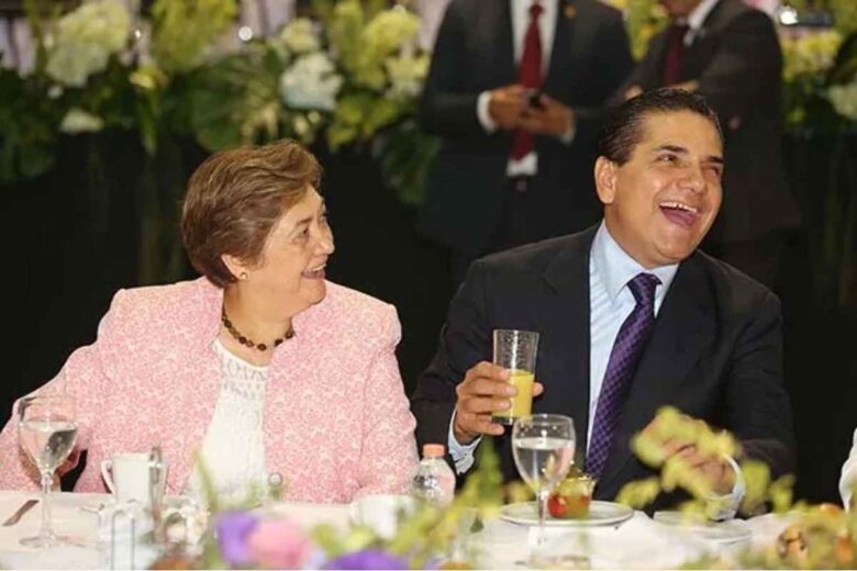 La Secretaría de Educación en el Estado de Michoacán, Silvia Figueroa Zamudio, llama apáticos a maestros durante paro magisterial y conflicto con CNTE, en evento del Día del Maestro