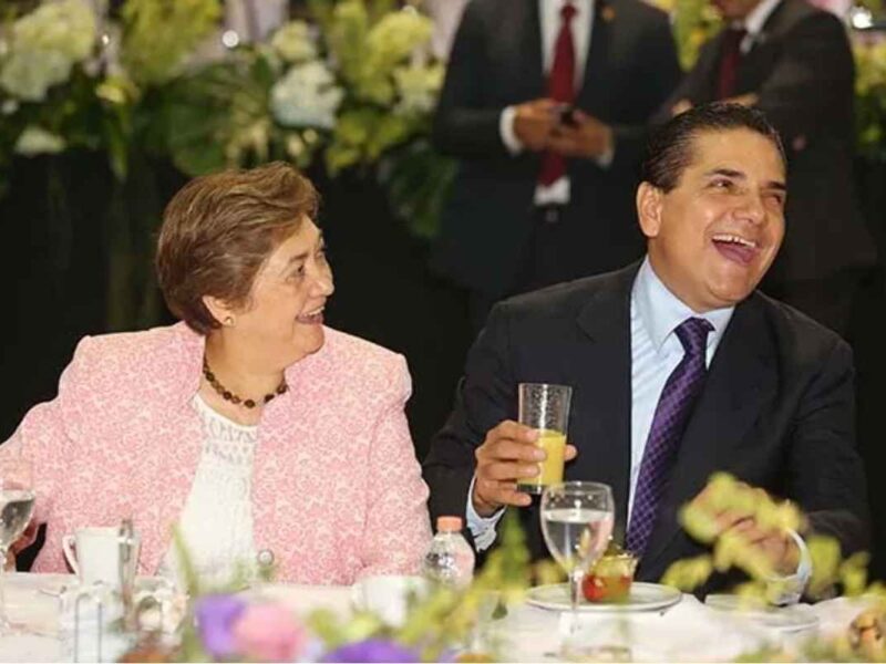 La Secretaría de Educación en el Estado de Michoacán, Silvia Figueroa Zamudio, llama apáticos a maestros durante paro magisterial y conflicto con CNTE, en evento del Día del Maestro