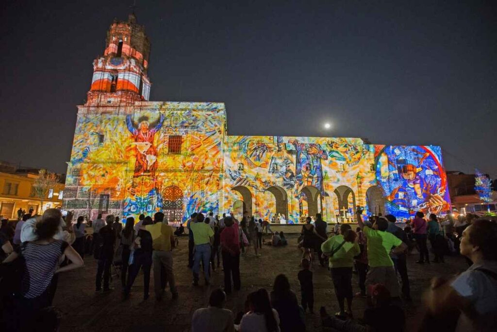 Con homenaje a la historia, cultura y tradiciones de Michoacán, el video mapping por el 475 aniversario de Morelia iluminó San Francisco y encantó a los asistentes 2