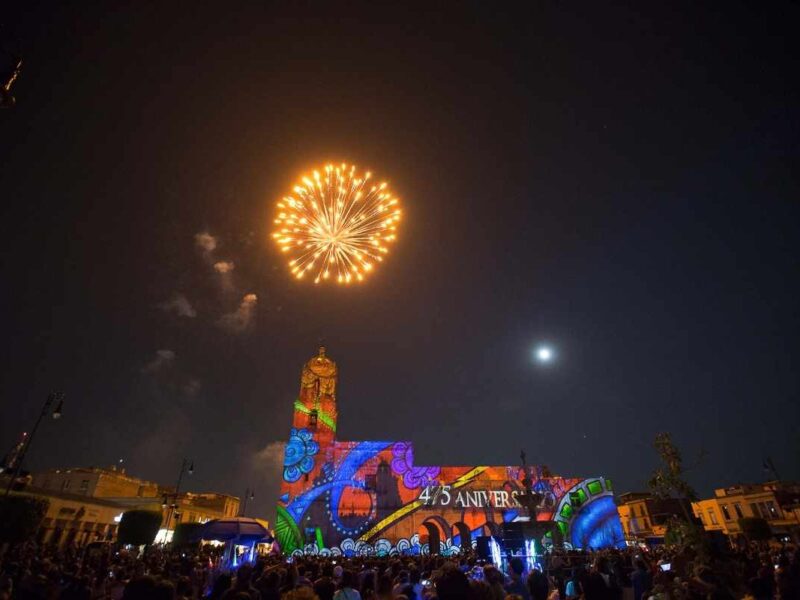 Con homenaje a la historia, cultura y tradiciones de Michoacán, el video mapping por el 475 aniversario de Morelia iluminó San Francisco y encantó a los asistentes