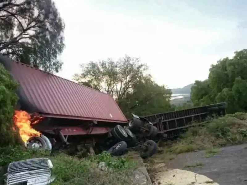 Accidente en la Autopista de Occidente, el municipio de Cuitzeo, Michoacán, deja un una persona fallecida 1