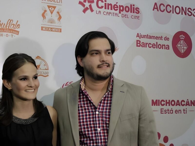 Rodrigo Ochoa Figueroa, hijo de Silvia Figueroa, es acusado de ser aviador en la UMSNH; su hermano Alejandro lo defiende y niega nepotismo en la SEE, mientras crece el debate social