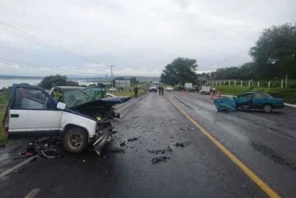 Este lunes ocurrió un aparatoso accidente en la carretera Morelia-Cuitzeo, con saldo de un muerto y varios heridos; conoce las causas, vehículos involucrados y recomendaciones viales