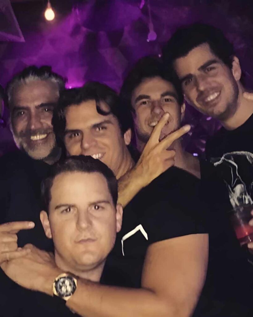 Alejandro Fernández se defiende tras la viralización de una foto en Las Vegas; el cantante estuvo en el XS Nightclub con amigos y famosos, aclarando la polémica del antro gay que generó reacciones en redes sociales 1
