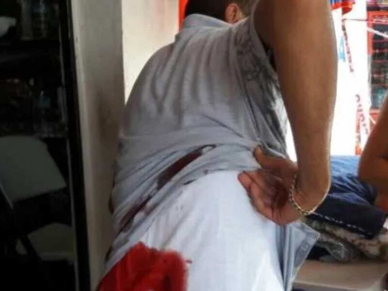 Asesinan a balazos al ex secretario del ayuntamiento de Lázaro Cárdenas, Michoacán, en el centro del puerto Michoacano 12