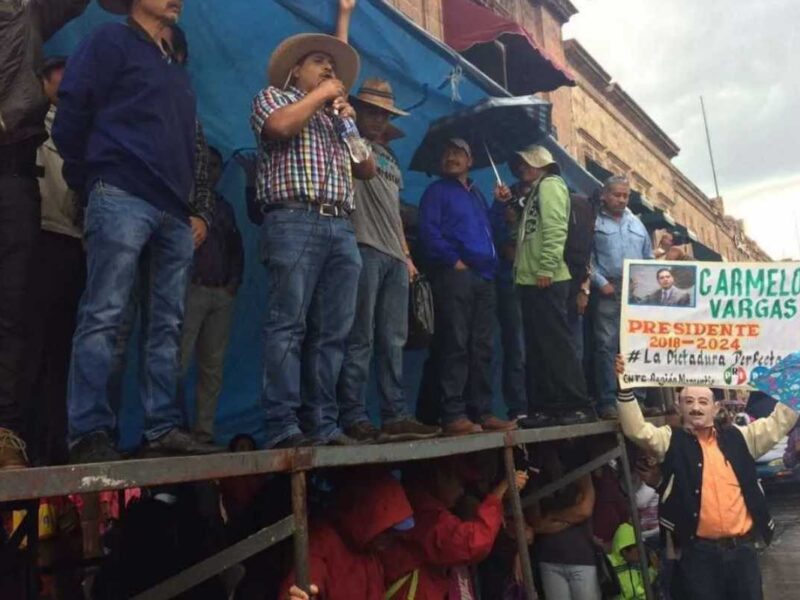 La CNTE, liderada por Víctor Zavala, acusa al gobierno de Michoacán de condicionar el diálogo y amenazar a maestros con despidos y descuentos si continúan protestando