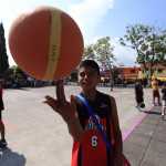 Los niños triquis cautivan con su baloncesto a la Tenencia Morelos