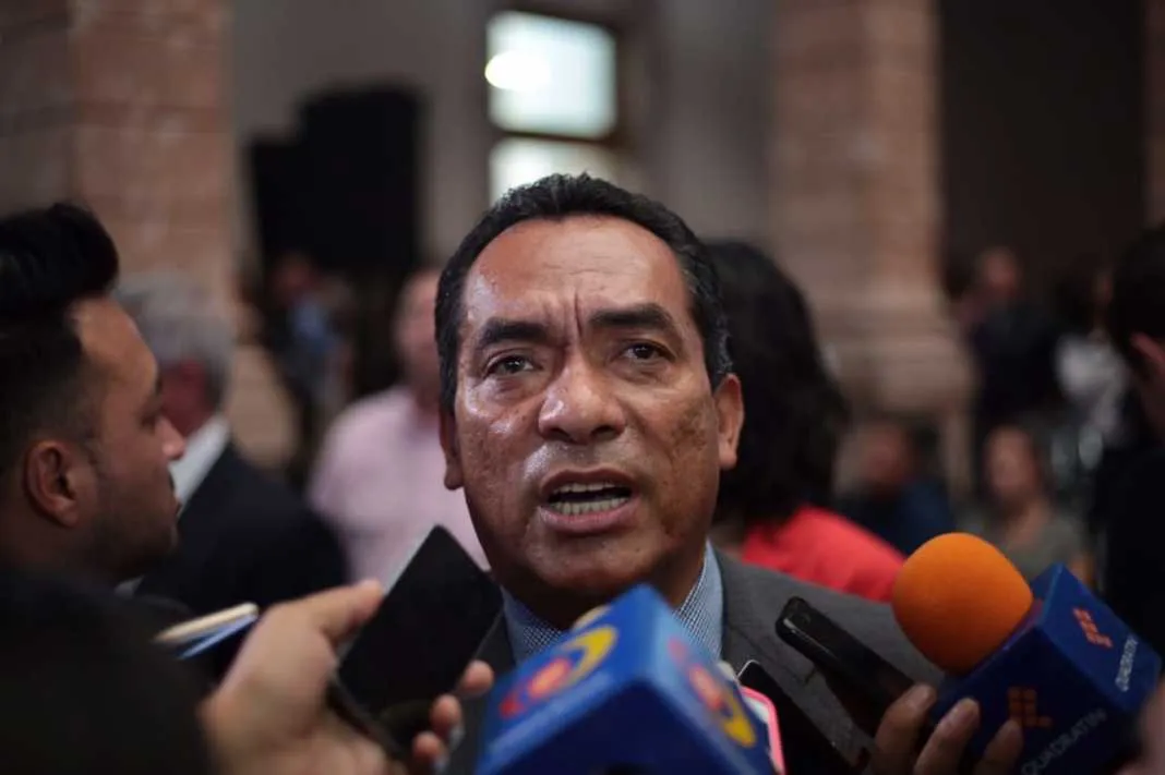 El gobernador no necesita intermediarios: Adrián López