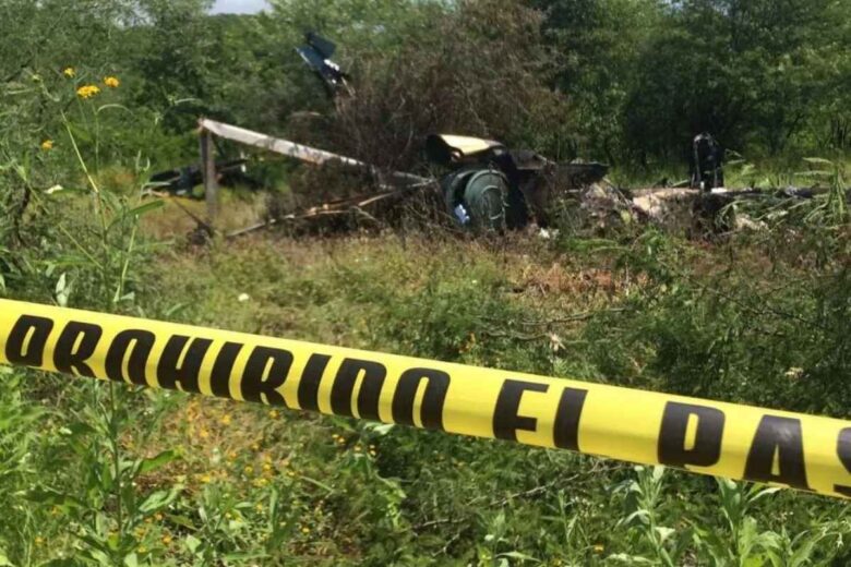 El desplome del helicóptero de la SSP Michoacán en La Huacana sucedió durante un operativo; el accidente estuvo relacionado con maniobras evasivas por presunta agresión y error humano según autoridades