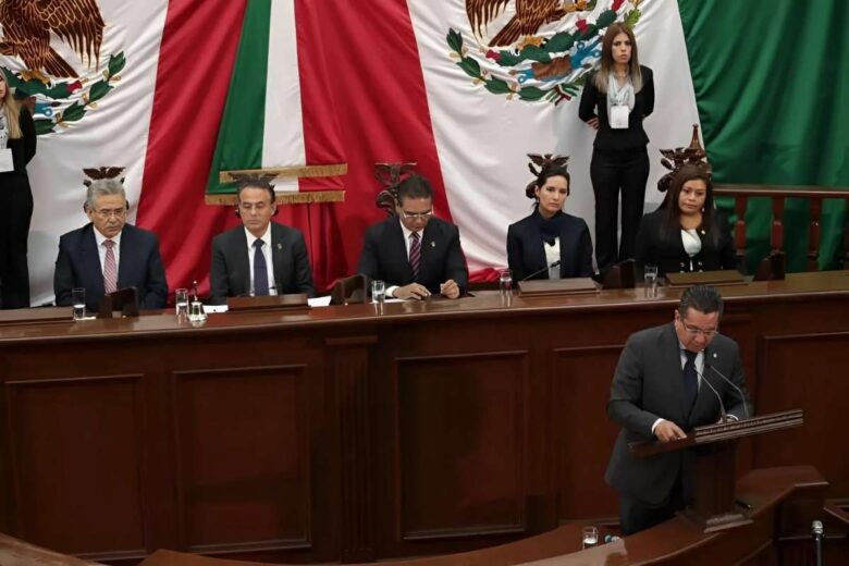 El Congreso Michoacán conformó su mesa directiva, presidida por Pascual Sigala. Diputados de siete partidos se comprometen a mejorar el Poder Legislativo