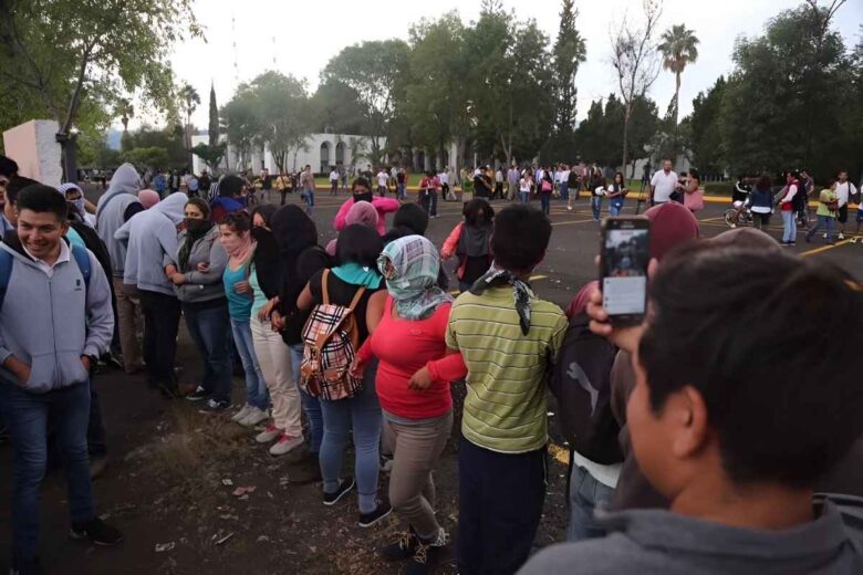 Estudiantes y paristas protagonizaron un violento enfrentamiento en la UMSNH, dejando caos en Ciudad Universitaria de Morelia y la intervención de las autoridades