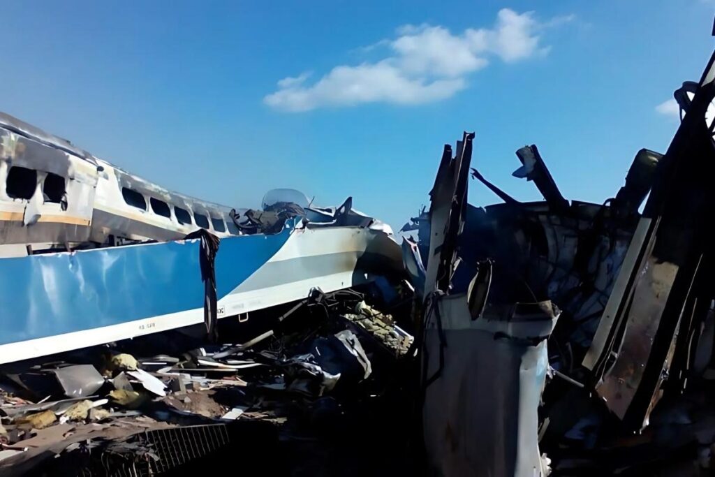 Un choque de trenes en el norte de Irán causó 43 muertos y 100 heridos. El accidente ferroviario se registró en Semnan y equipos de rescate siguen en labores 2