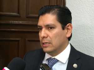 Ernesto Núñez presentó una iniciativa de reforma en materia de adopción