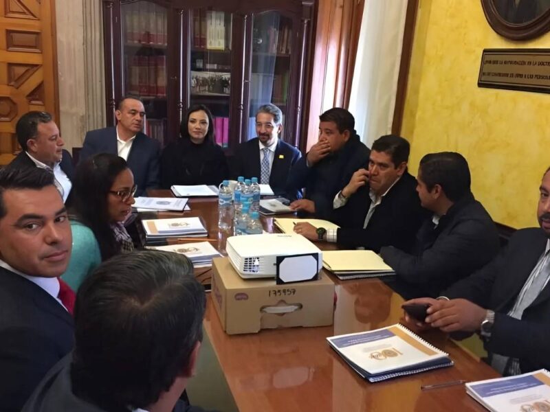 Rector de la UMSNH presentó el informe de avances al Congreso de Michoacán; diputados afirman que no solicitó más recursos.