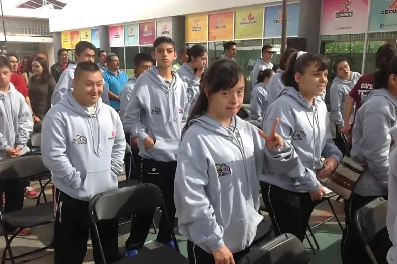 La delegación michoacana fue abanderada para competir en el Campeonato Nacional 2016 para Personas con Discapacidad Intelectual, reafirmando el compromiso con la inclusión y el deporte adaptado.