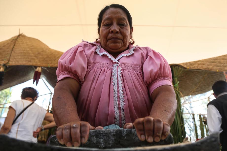 La mujer mexicana y su participación en la comida