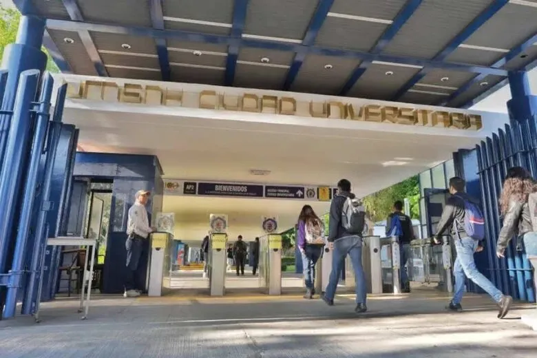 La UMSNH liquidó adeudos a trabajadores, resolvió el paro laboral, regularizó nómina y reactivó clases, aunque sindicatos exigen definir la situación de la rectoría
