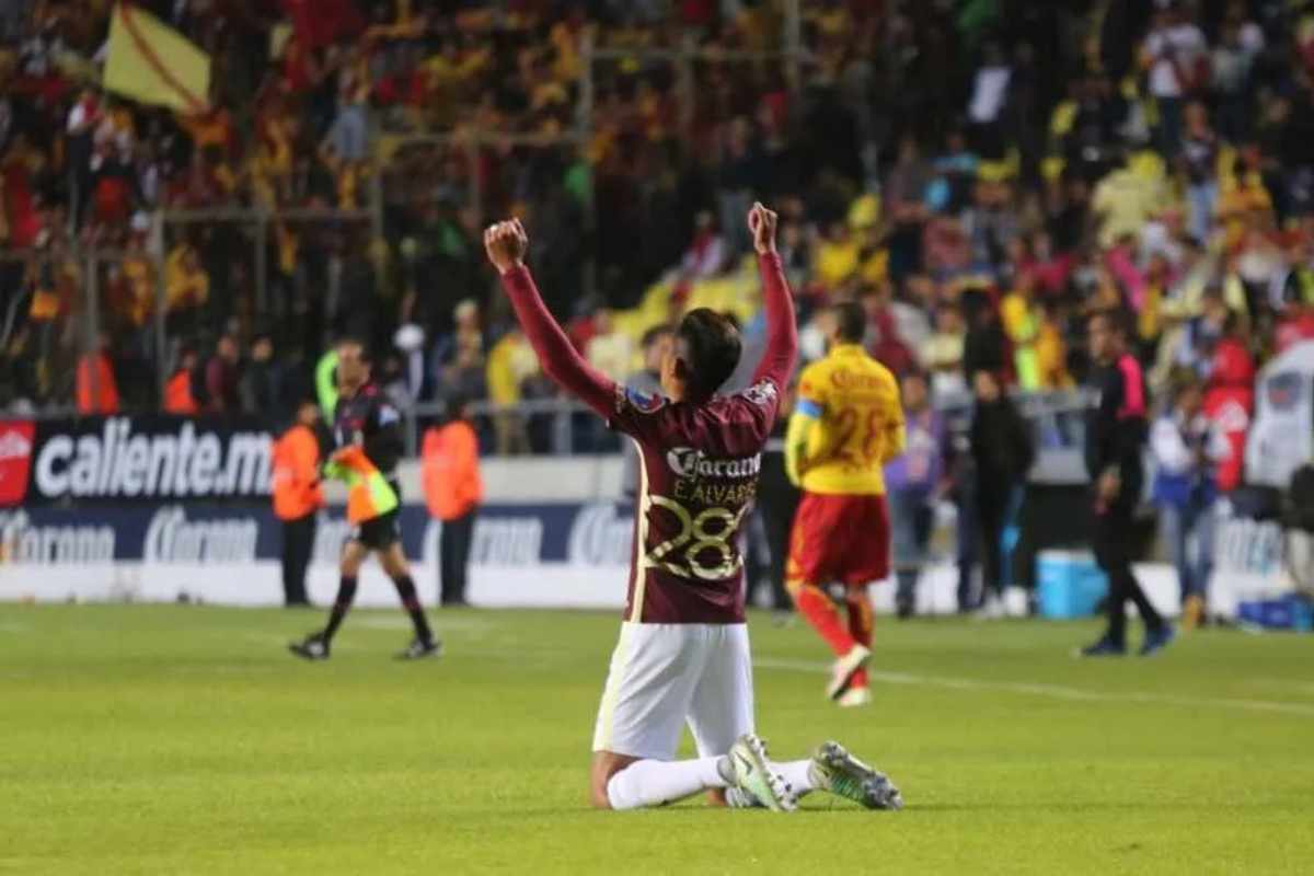 Monarcas Morelia sufrió una dolorosa derrota 2-0 frente al América en el Clausura 2016, acentuando su crisis y hundiéndose en el último lugar porcentual de la Liga MX