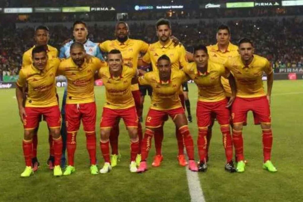 Monarcas Morelia sufrió una dolorosa derrota 2-0 frente al América en el Clausura 2016, acentuando su crisis y hundiéndose en el último lugar porcentual de la Liga MX 1