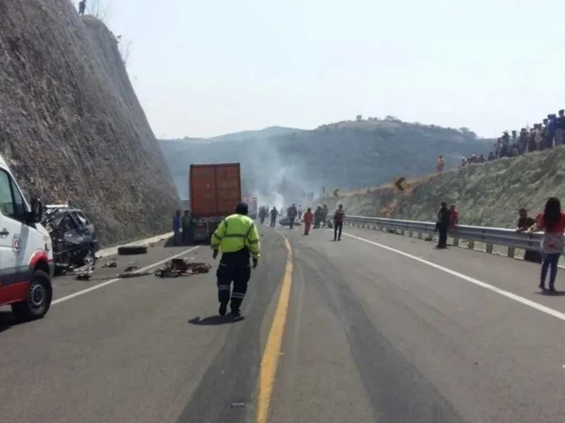 Un Accidente en la carretera Pátzcuaro-Copándaro deja un muerto y dos heridos, entre ellos un menor: Protección Civil atendió el suceso 1