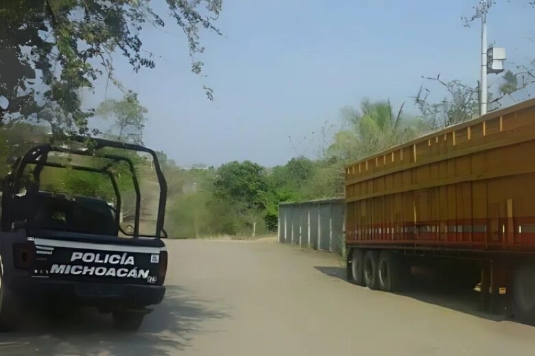 La SSP reportó el aseguramiento de 32 vehículos robados, droga, armas de fuego y la detención de 21 personas en operativos realizados en varios municipios de Michoacán