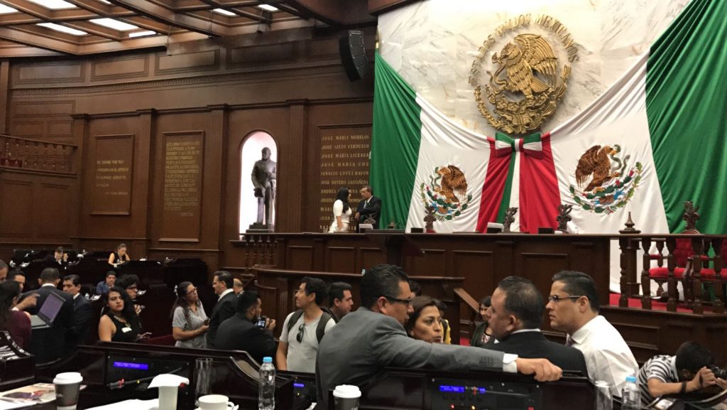 Diputados locales se otorgan 120 mil pesos de aguinaldo