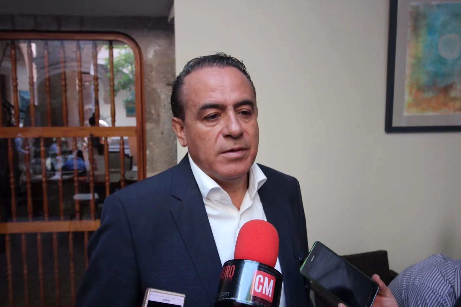 Frutis Solís “firme” en Secretaría de Educación