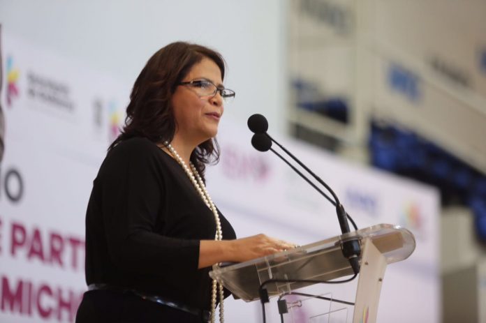 fabiola alanis Que líder del PRD atienda su alcoholismo y deje la misoginia: Fabiola Alanís