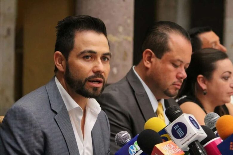 El Diputado y Coordinador del GPPRD, Manuel López Meléndez, propuso al Congreso de Michoacán, endurecer las sanciones a policías por abuso de autoridad, violaciones de derechos humanos y uso excesivo de fuerza pública
