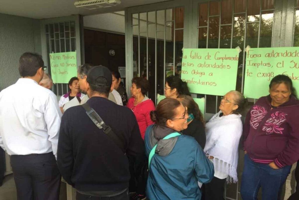 Miembros del SUEUM, incluidos cocineros de casas de estudiantes, tomaron la rectoría de la UMSNH para exigir el pago de adeudos y la entrega de equipo laboral pendiente desde 2016 1