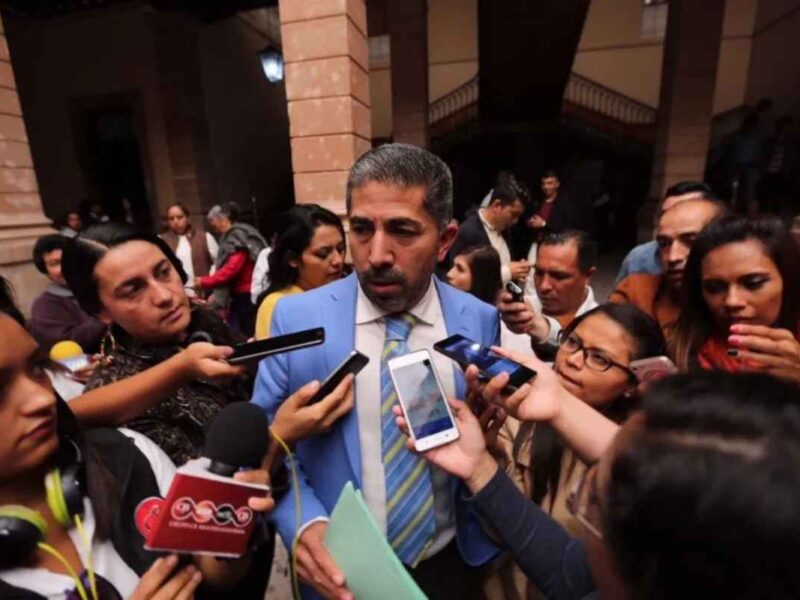 El Congreso de Michoacán aprobó la inhabilitación por 2 años del ex alcalde de Zitácuaro, Juan Carlos Campos, por nepotismo y desfalco; su sanción aún depende de un magistrado