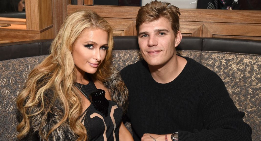 Paris Hilton le dio el sí a su ahora prometido Chris Zylka