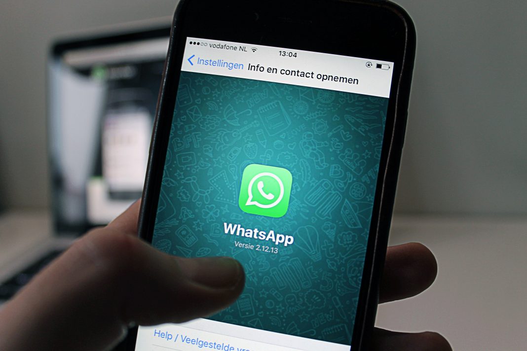 Delatará WhatsApp a quien reenvié mensajes