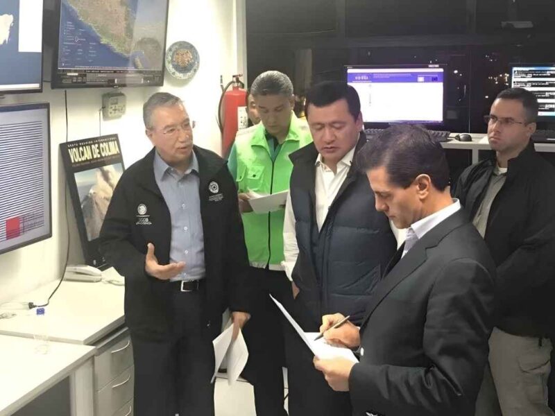 Enrique Peña Nieto advierte riesgo de réplica mayor a 7 grados en México, tras el reciente sismo; suspenden clases y alertan a la población en estados afectados