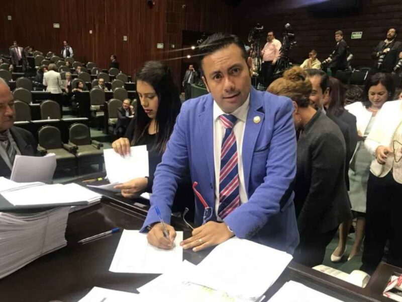 Omar Bernardino y el PRI buscan eliminar financiamiento a partidos políticos y diputados plurinominales, destinando el ahorro a damnificados por desastres en México