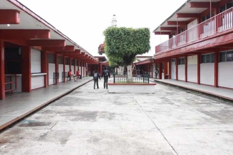 La Secundaria Federal No 9, de Morelia, desmiente que se niegue inscripción o libros por falta de pago de cuota y ofrece apoyos para familias con dificultades económicas