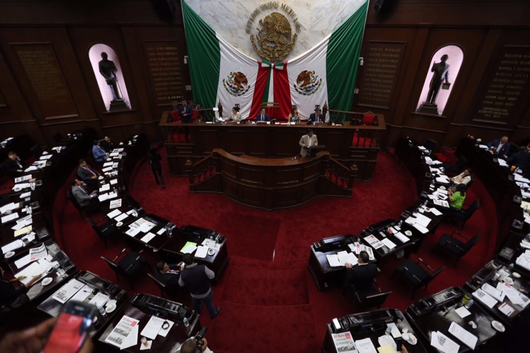 inicia desbandada en el Congreso, se van 14 diputados y 8 la próxima semana