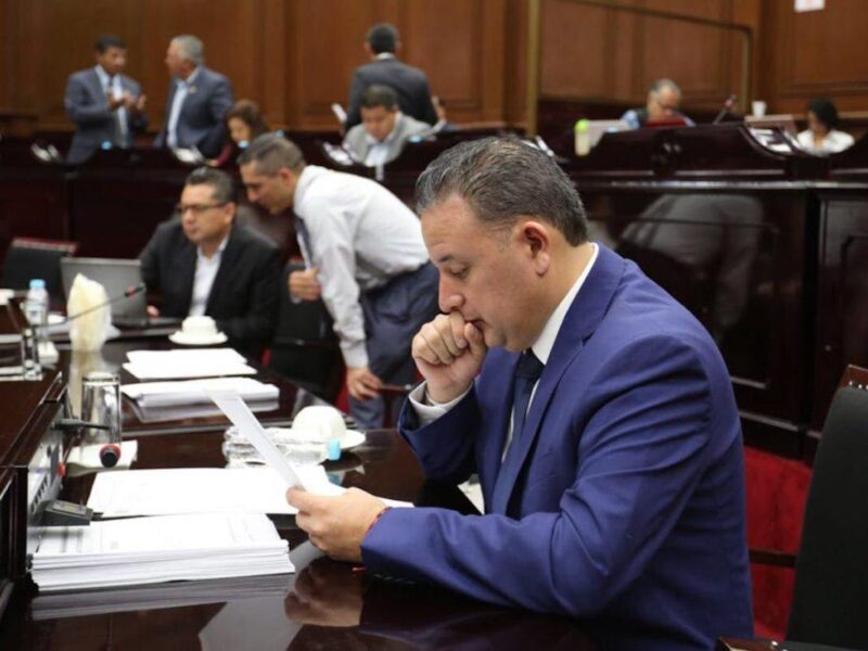 El Alcalde de Morelia Alfonso Martínez Alcázar, falseó cifras de obras hechas en la capital de 2017, aseguró el coordinador del Grupo Parlamentario del Partido Acción Nacional (PAN), Carlos Quintana Martínez