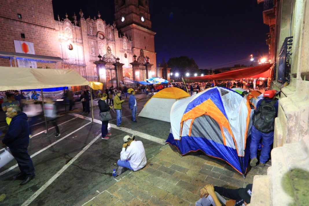 Instala CNTE plantón